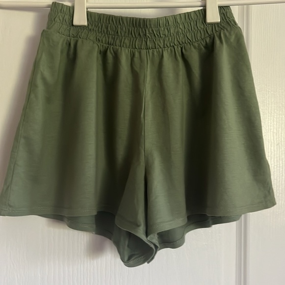 3/$20 😀  GAP KIDS Shorts - Khaki Green Size Small - Picture 8 of 10